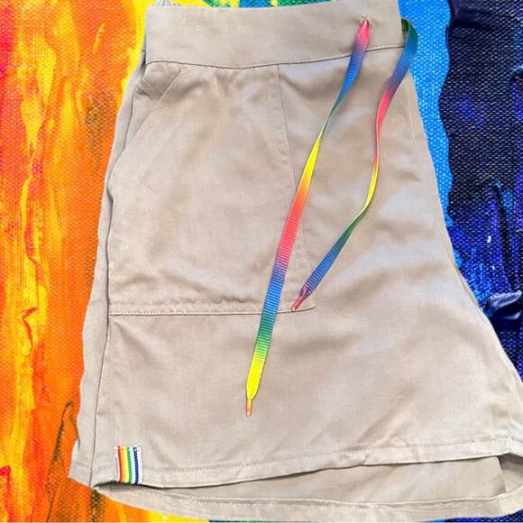 NWT Rainbow Gay Pride Gray Unisex Shorts with rainbow on sides Size Large - Picture 2 of 10